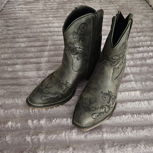 Embroidered Brown Western Boots